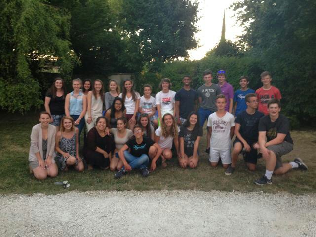 Students from Chantilly, VA and Chantilly, France pose in a group picture