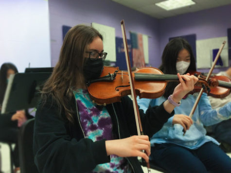 Freshmen Anna Gaysh and Claire Moon playing the violin as they practice pieces for an upcoming concert. Famous violinists such as Saint Saens, Beethoven and Vivaldi have composed violin concertos and repertoires since the Baroque Era.