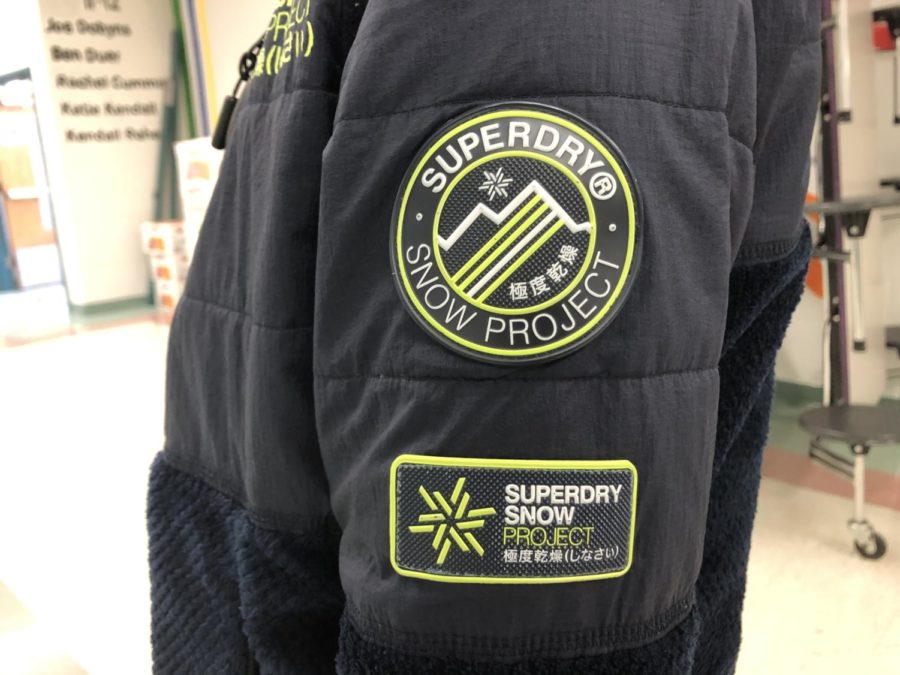 The British fashion brand Superdry has its logo printed in both English and Japanese. However, the translation is not accurate and the Japanese part looks more like “(be sure to) dry your clothes to the utmost extent” rather than the intended “super dry,” according to native Japanese speakers.
