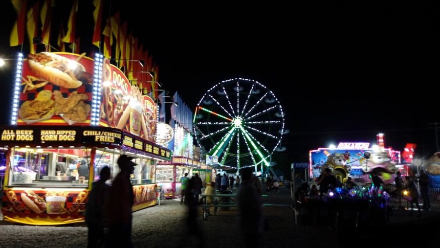 The carnival at the Holiday Village contains a variety of rides and food trucks, as well as a ferris wheel. Tickets for the rides need to be purchased separately at the Village. Single tickets cost $1.75 each; “ride all you want” wristbands cost $27 per person.