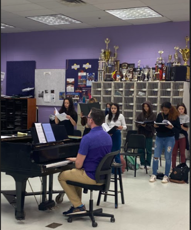 Show Choir students rehearse for Holiday Spectacular during the first period on November 30 with the guidance of show choir director Evan Ayars.