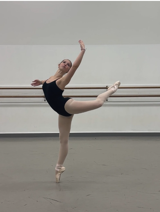Freshman Gwyneth Moon practices pointe at The Russell School of Ballet on Oct. 1. 