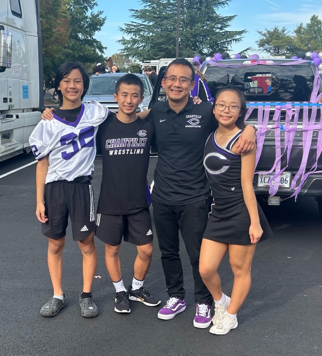 Assistant+principal+Jihoon+Shin+and+his+three+children%2C+freshman+Tyler++Shin%2C+sophomore+Carter+Shin+and+sophomore+Reagan+Shin+participate+in+the+homecoming+activities+on+Oct.+6.%0A%0A