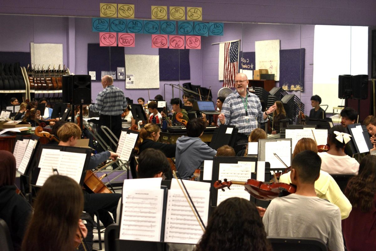 Orchestra teacher Aaron Mynes conducts his orchestra class in the choir/orchestra room on Sep 24.
