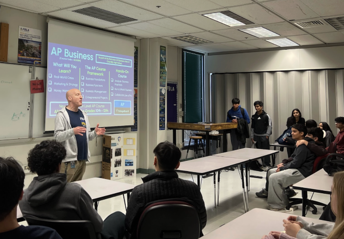 Business and information technology teacher Scott Loube pitches AP Business to students during the Curriculum Fair on Jan. 13. Photo by Ariya Lee.
